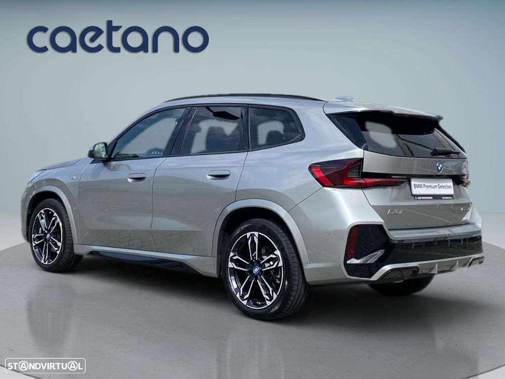 BMW iX1 eDrive20 Pack Desportivo M - 26