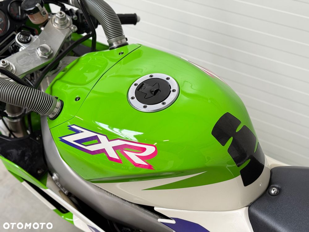 Kawasaki ZXR - 27
