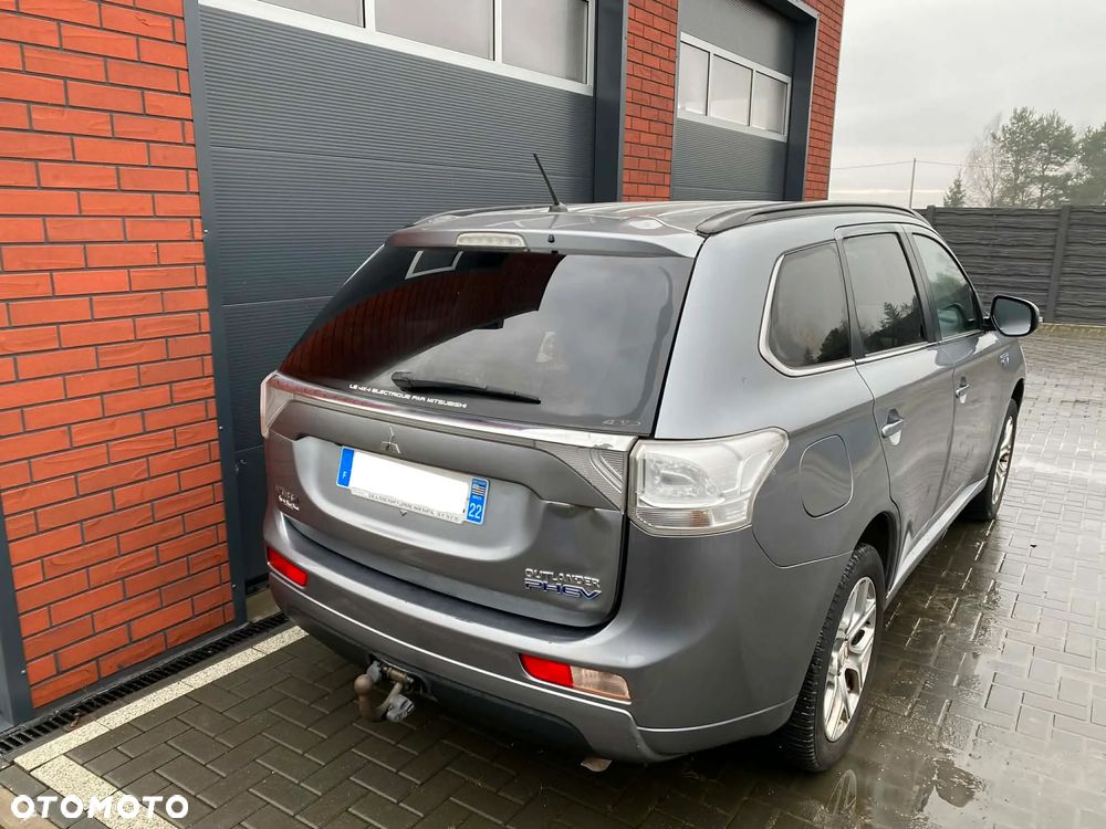 Mitsubishi Outlander 2.4 4WD - 2
