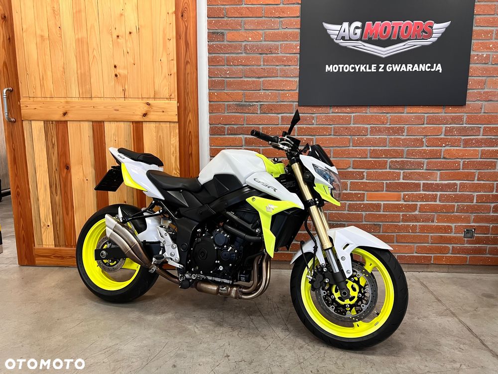 Suzuki GSR - 6
