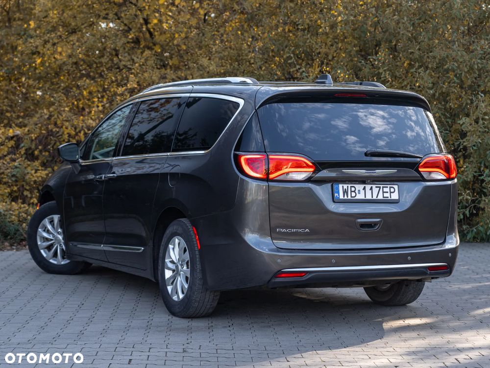 Chrysler Pacifica - 6