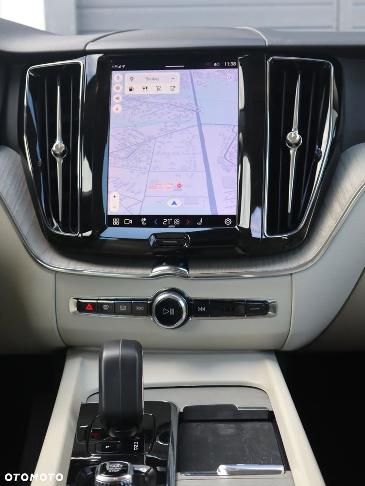 Volvo XC 60 B4 D AWD Plus Bright - 11