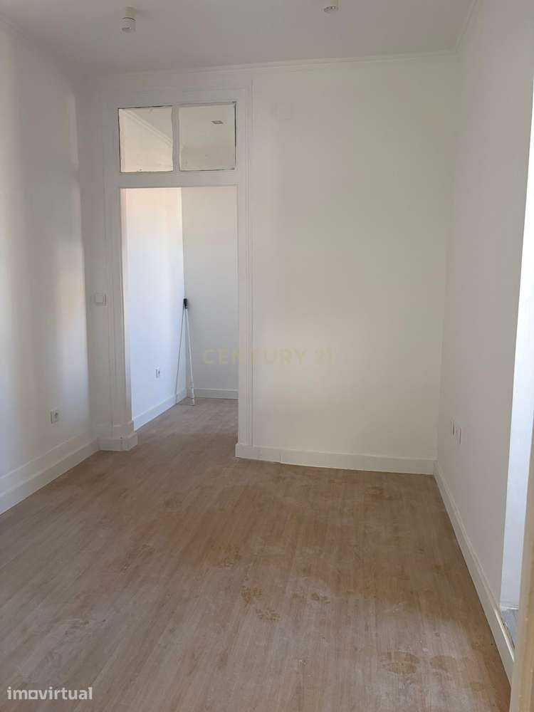 Oportunidade no Barreiro — T1 junto ao Rio remodelado - Grande imagem: 3/13