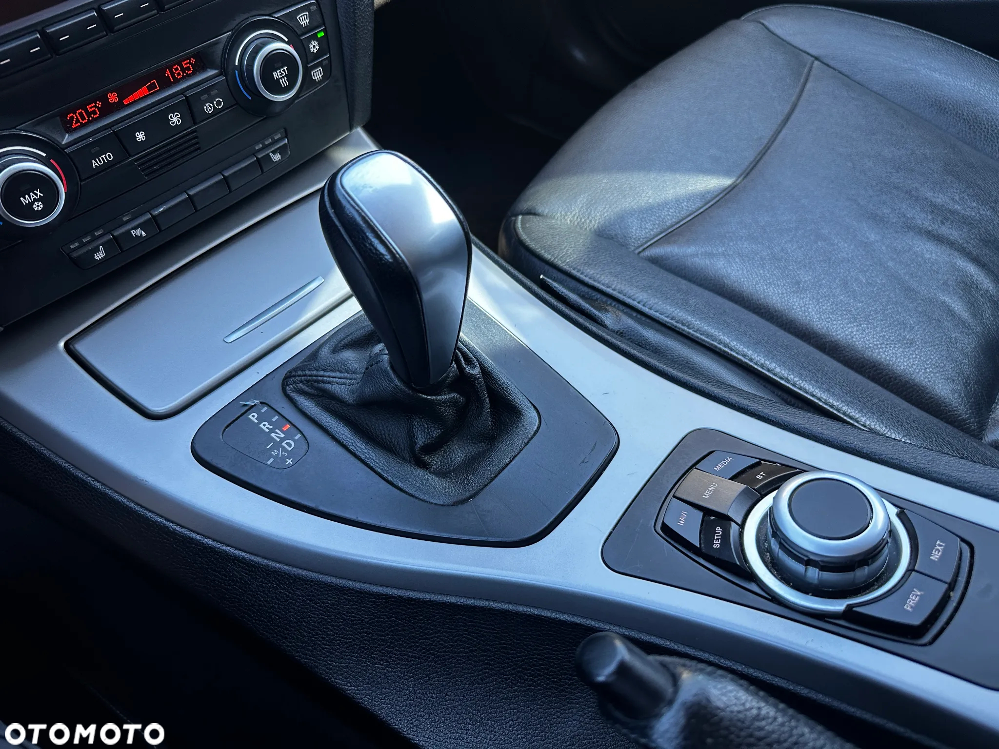 BMW Seria 3 320d DPF Touring - 12