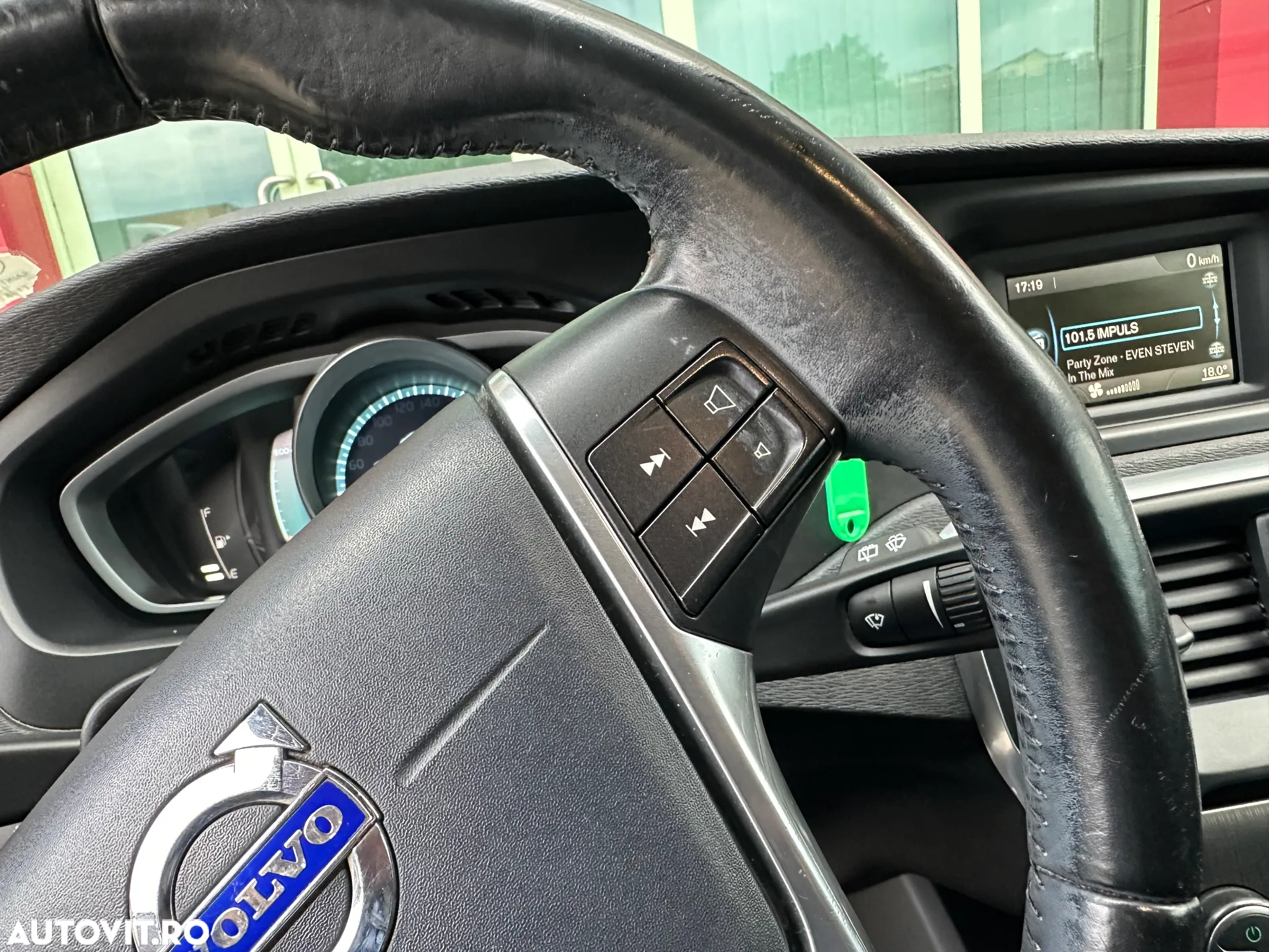 Volvo V40 - 24