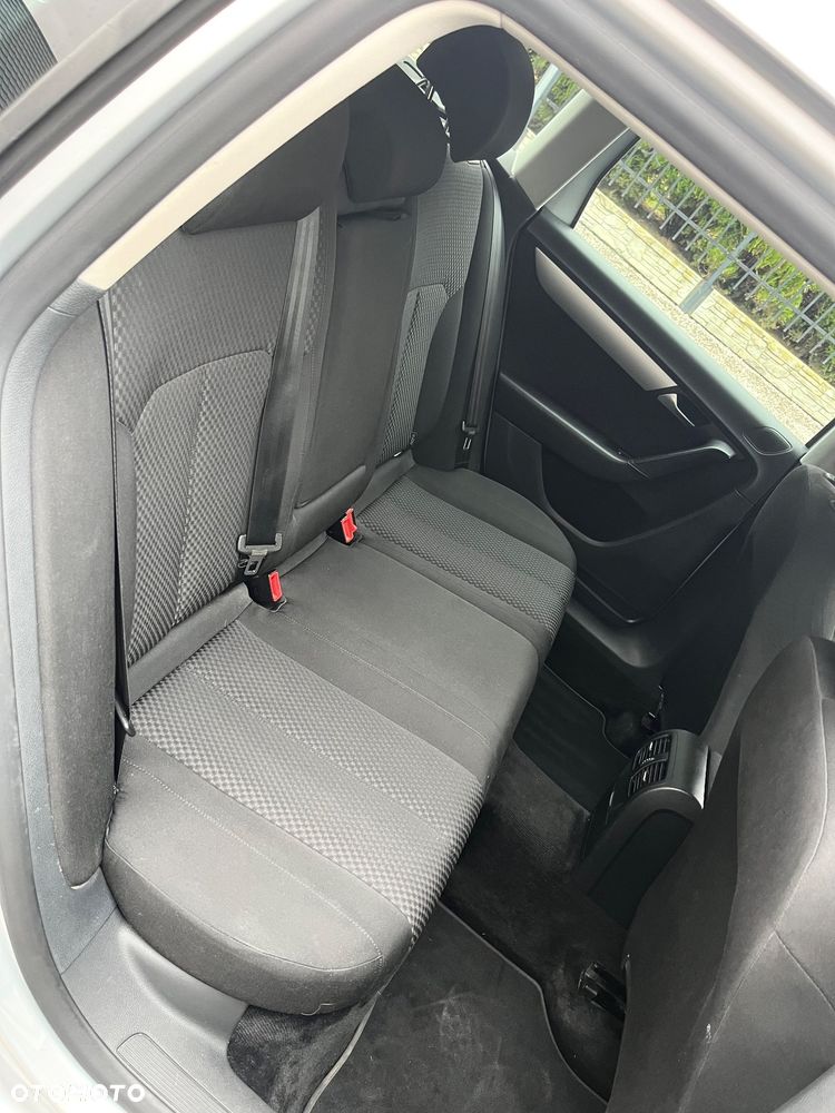Volkswagen Passat - 18