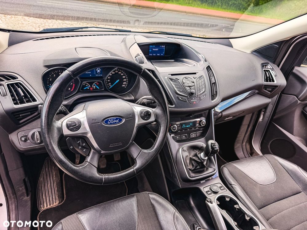 Ford Kuga 1.5 EcoBoost 2x4 Titanium - 25