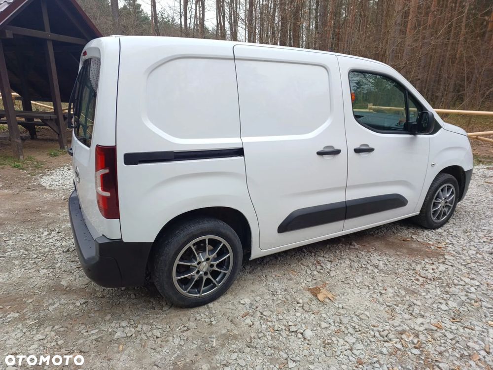 Opel Combo 1.5 CDTI Essentia S&S - 4