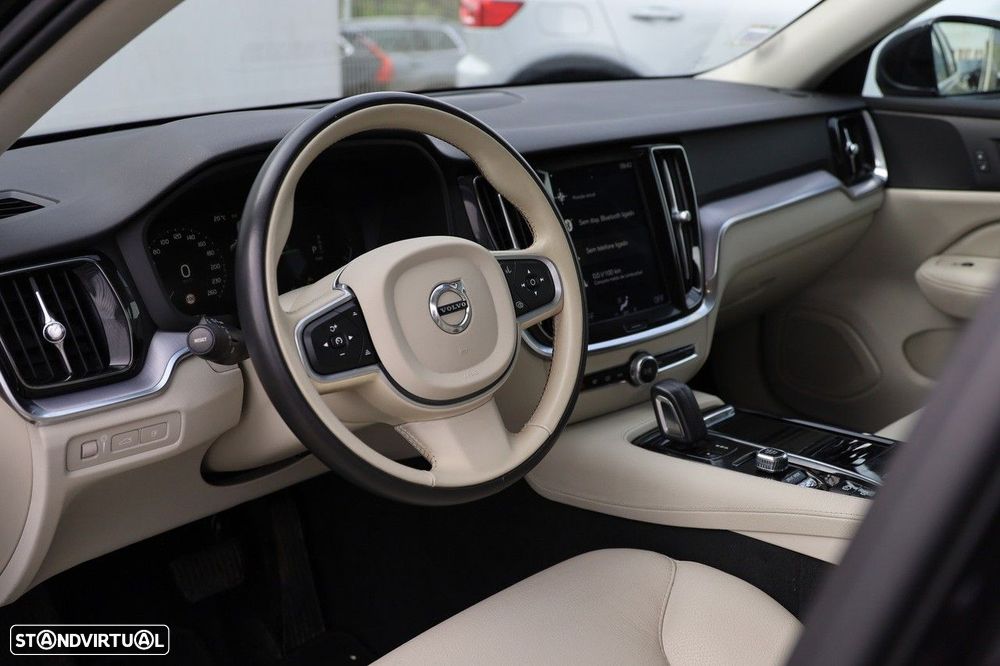 Volvo V60 2.0 T8 AWD TE Momentum Plus - 13