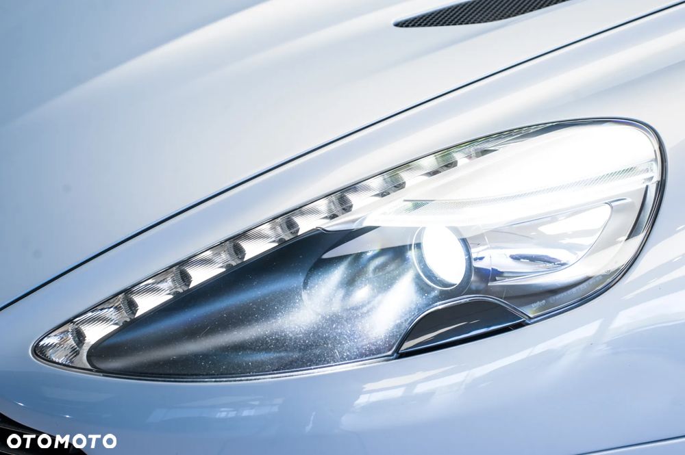 Aston Martin Vanquish - 7