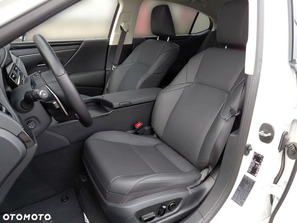 Lexus ES 300h Business Edition - 11