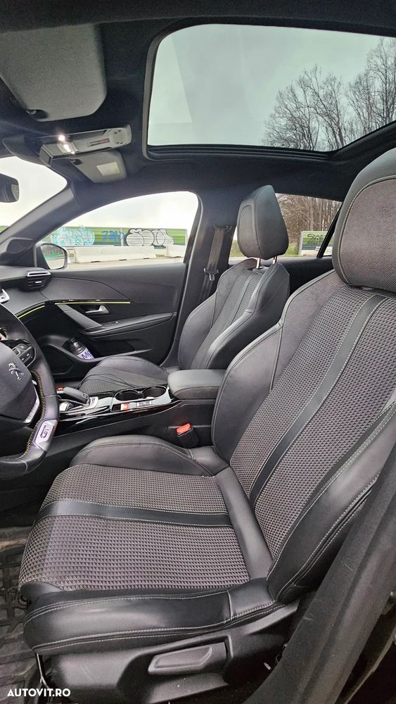 Peugeot 208 1.2 L PureTech STT EAT8 GT Line - 9