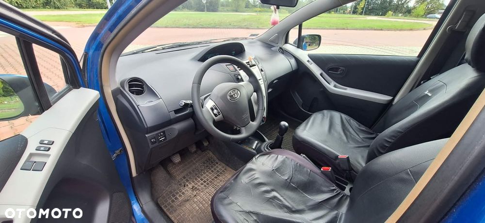 Toyota Yaris 1.3 - 10