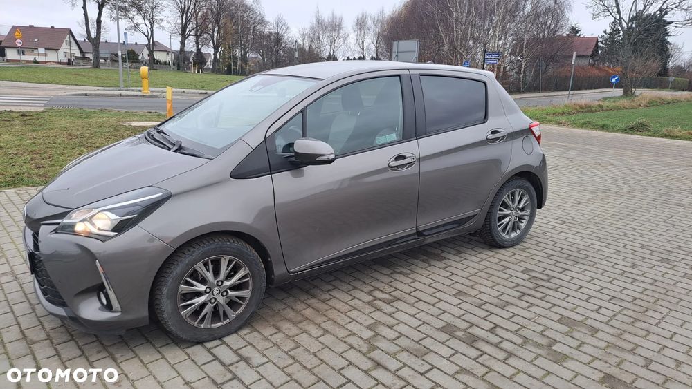 Toyota Yaris 1.5 Premium CVT - 2