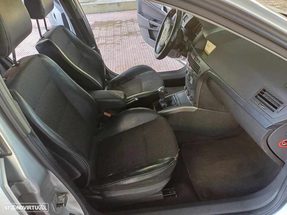 Opel Astra 2.0 T Cosmo - 28