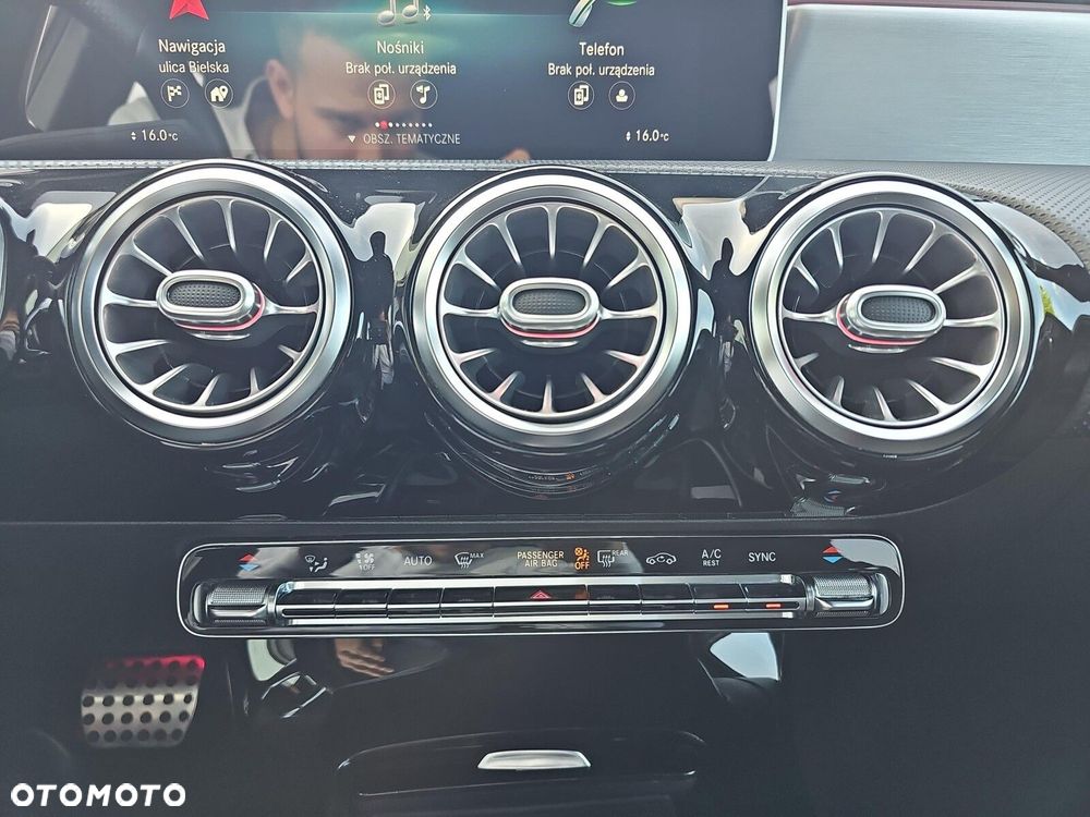 Mercedes-Benz Klasa A 220 4-Matic AMG Line 7G-DCT - 31