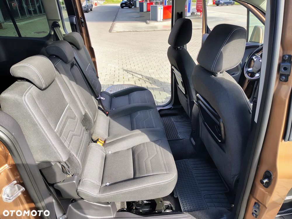 Ford Tourneo Connect Grand - 22