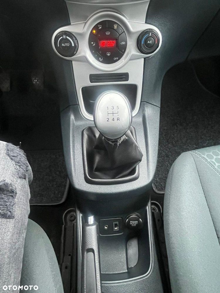 Ford Fiesta 1.25 Ambiente EU5 - 29
