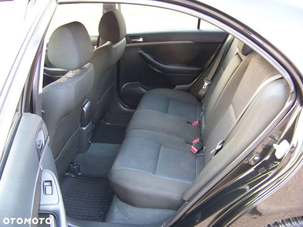 Toyota Avensis 2.0 D-4D - 15