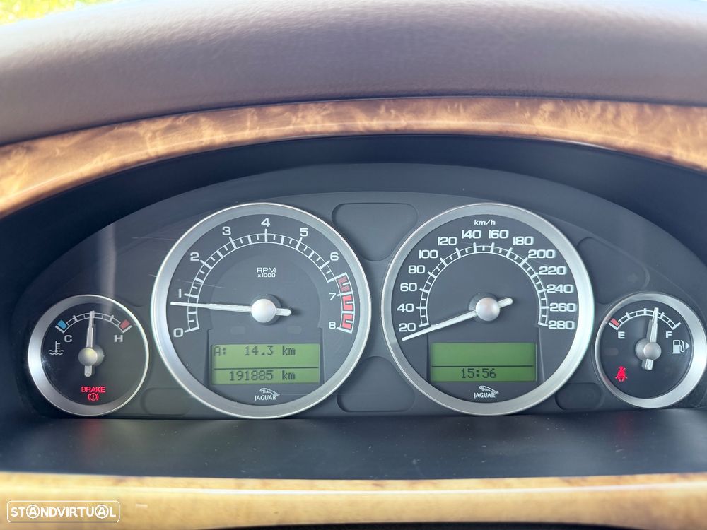 Jaguar S-Type 3.0 V6 Executive Auto. - 23