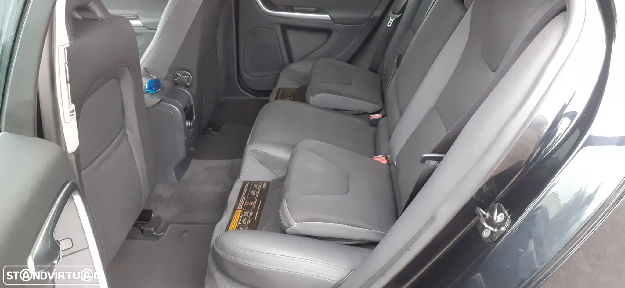Volvo V60 2.0 D3 Momentum - 6