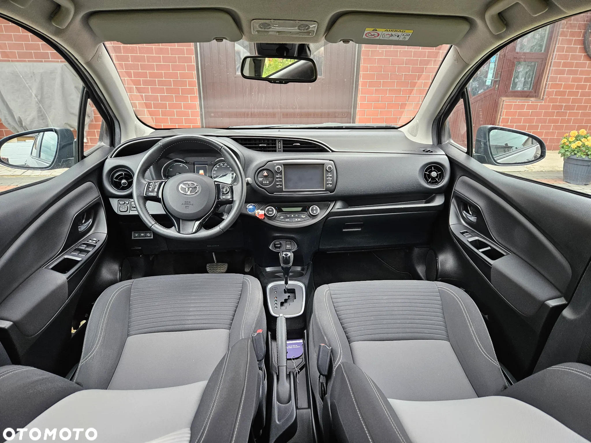 Toyota Yaris Hybrid 1.5 VVT-i Selection - 8