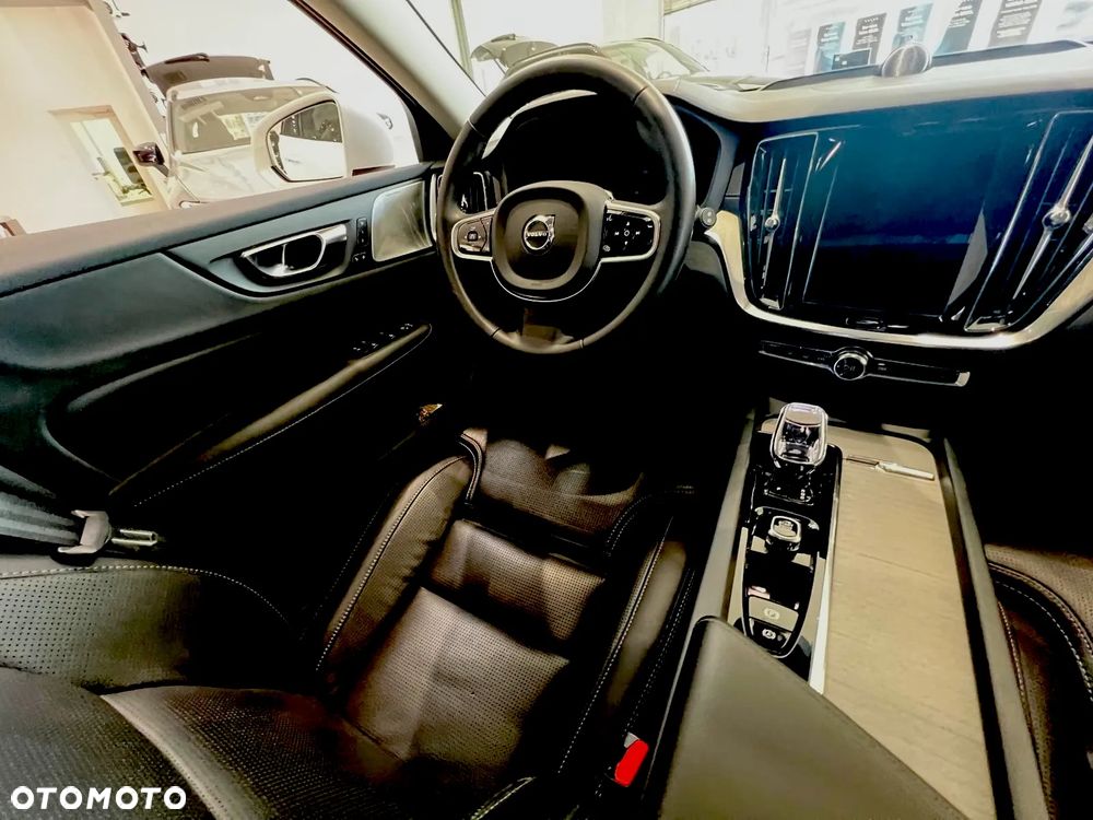 Volvo V60 B5 B AWD Ultimate Dark - 24