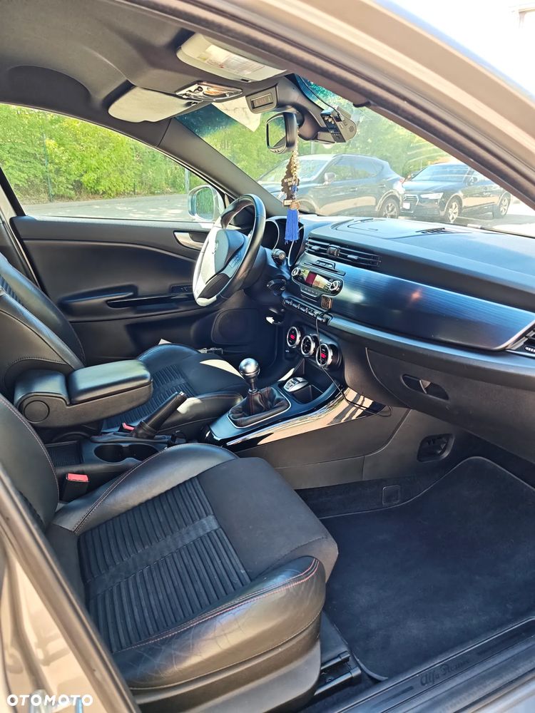 Alfa Romeo Giulietta 2.0 JTDM Distinctive - 26