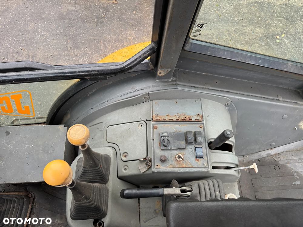 JCB 3CX - 16