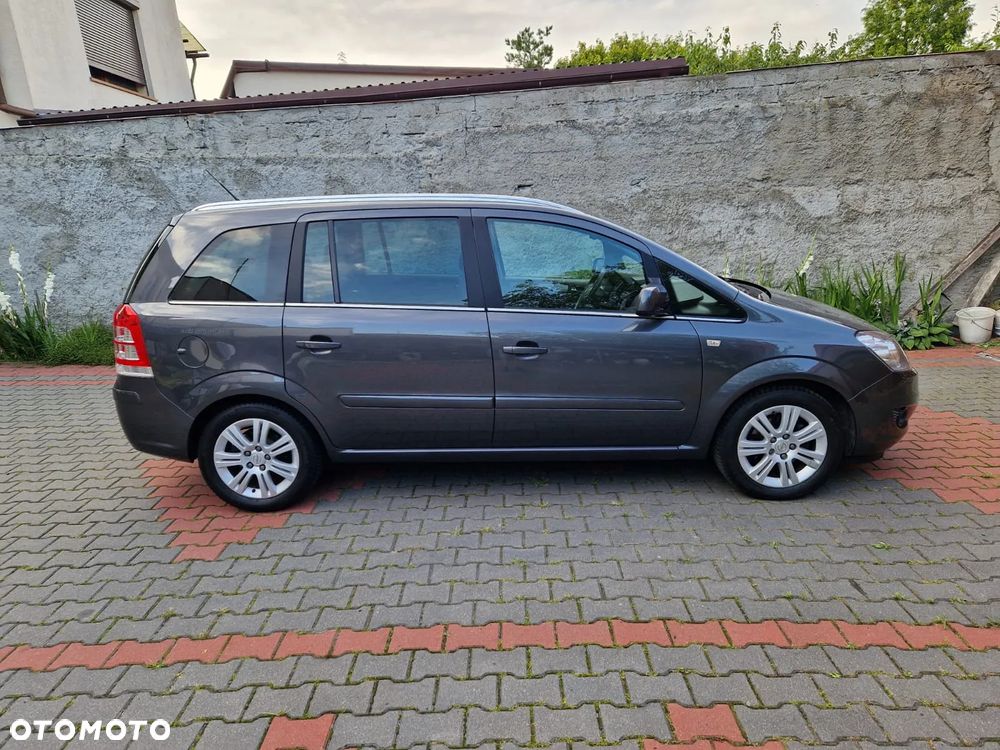 Opel Zafira 1.8 Cosmo Easytronic - 9