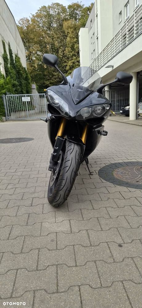 Yamaha R1 - 2