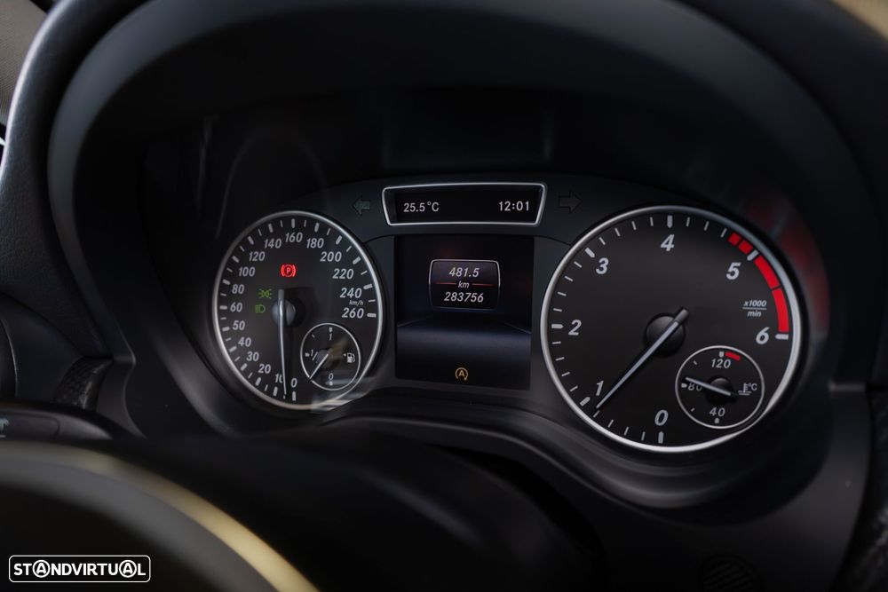 Mercedes-Benz GLA 180 d Style - 25