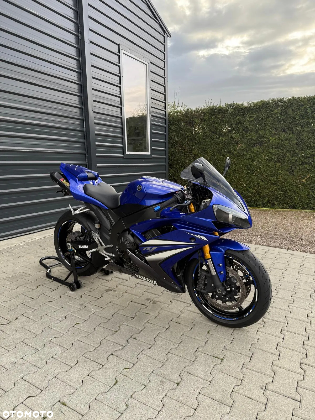 Yamaha R1 - 6