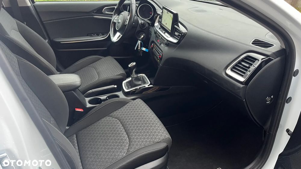 Kia Ceed 1.6 CRDi Vision - 18