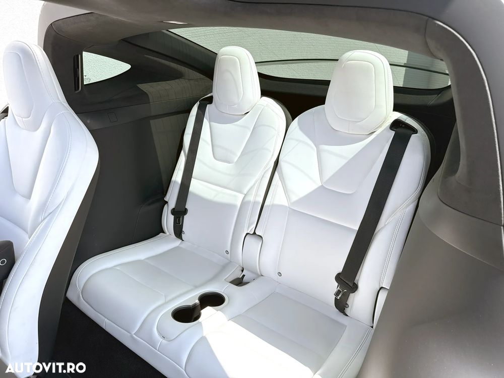 Tesla Model X - 9
