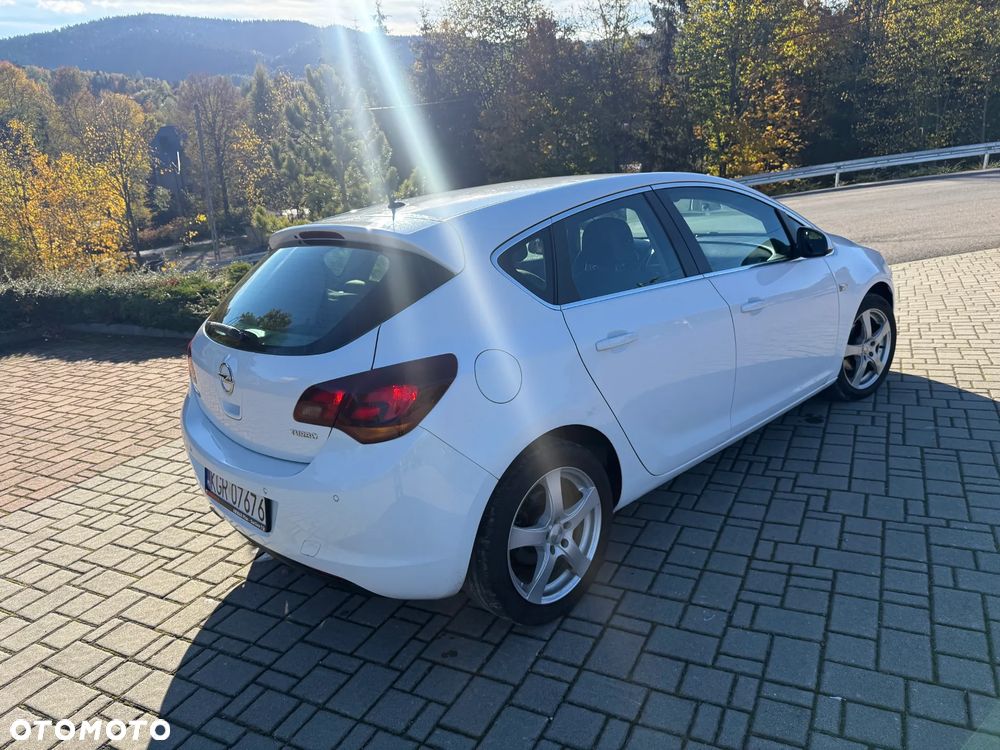 Opel Astra 2010 photo 5