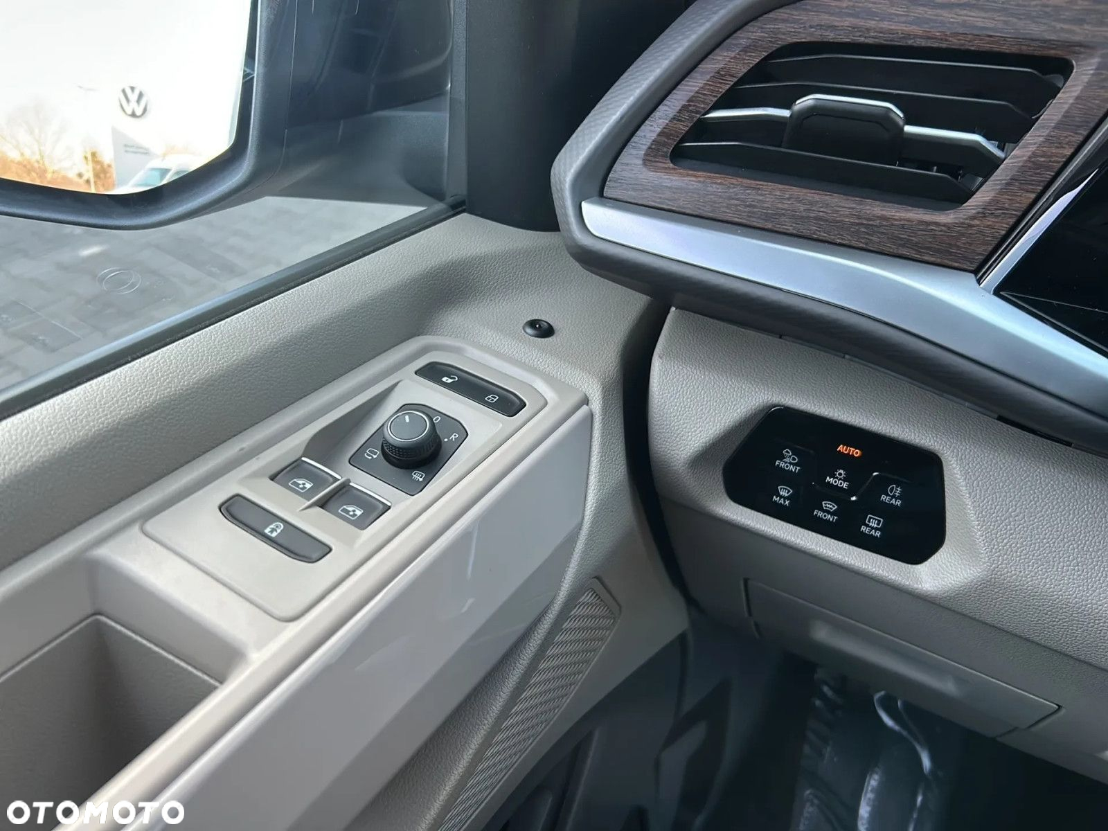 Volkswagen Multivan 2.0 TSI L1 Style DSG - 23