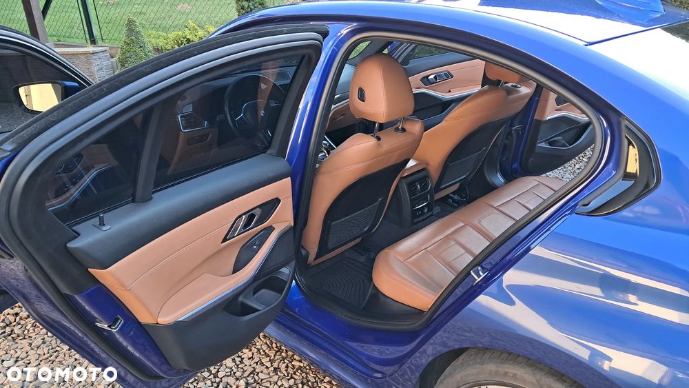 BMW Seria 3 330i M Sport - 14