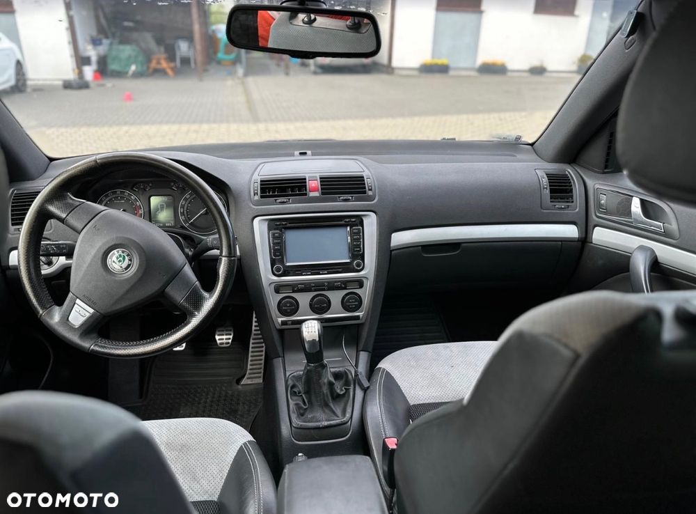 Skoda Octavia Combi 2.0 TDI DPF RS - 7