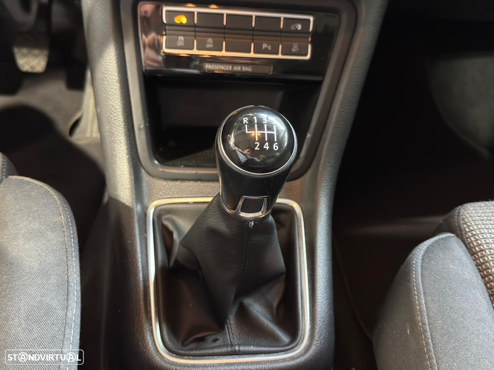 VW Sharan 2.0 TDI Confortline - 25