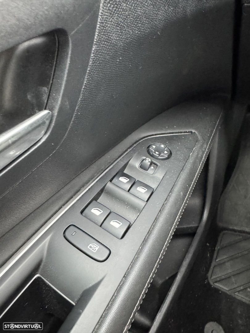 Peugeot 3008 1.2 PureTech Allure - 23
