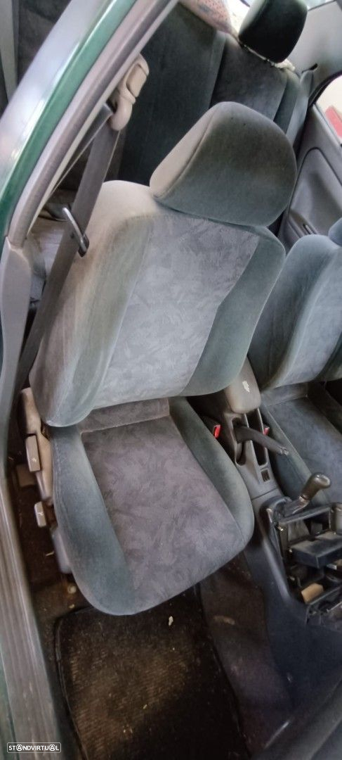 Mitsubishi Lancer 1.3i de 1999 disponível para peças - 7