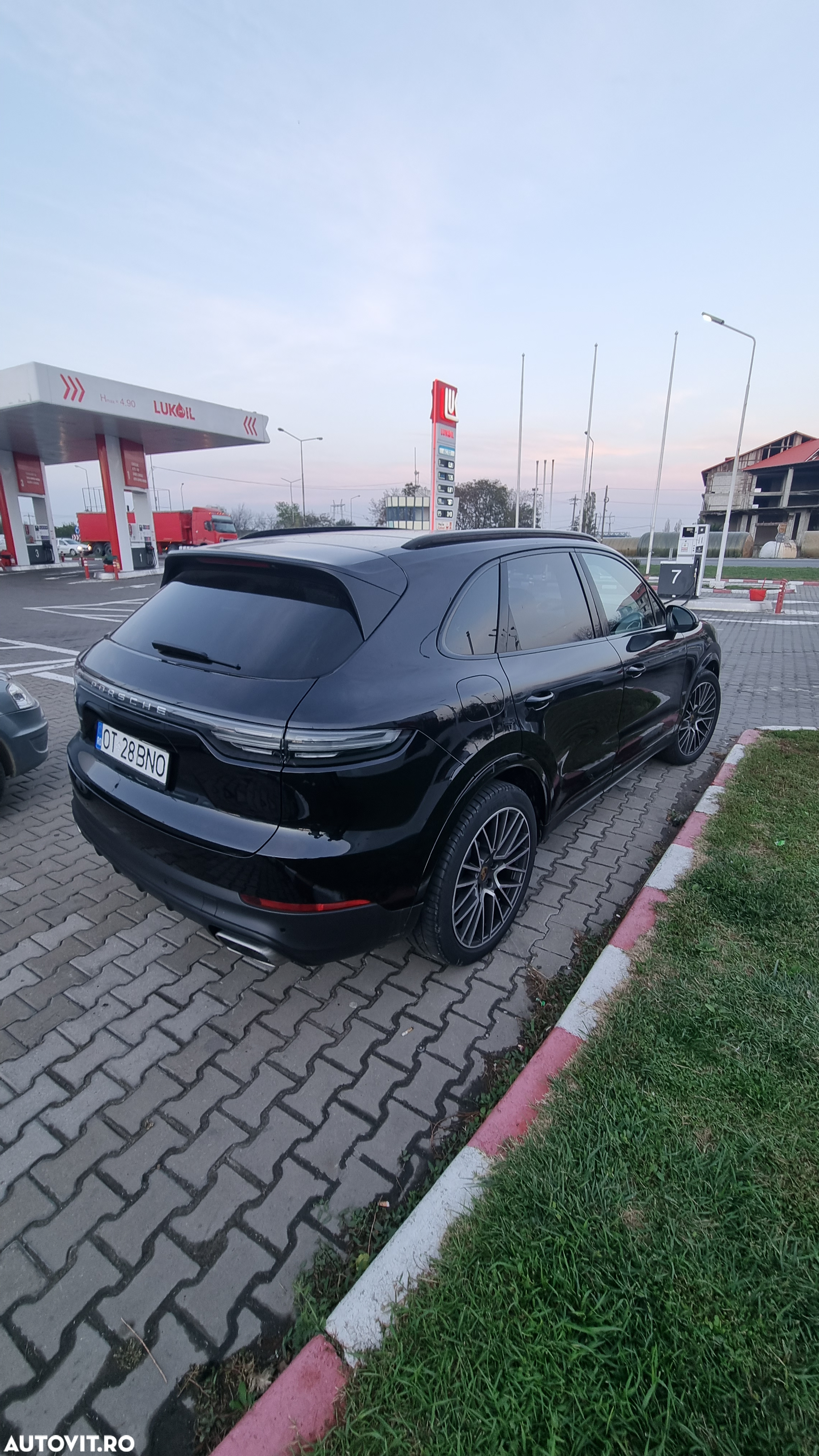 Porsche Cayenne Standard - 2