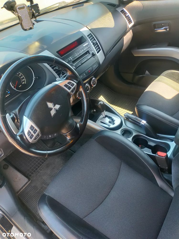 Mitsubishi Outlander 2.0 Intense + 2WD CVT - 9