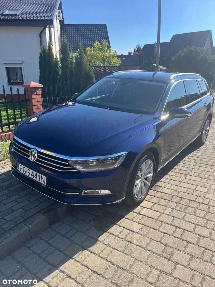 Volkswagen Passat - 1