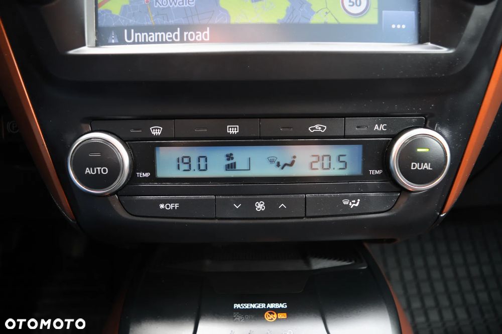 Toyota Avensis 2.0 D-4D Premium - 22