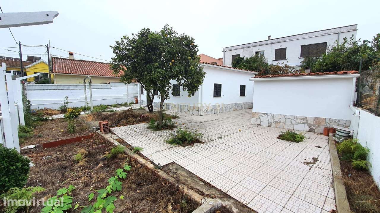 Moradia Térrea  nas Quintinhas - Charneca Caparica  # Preço Negociável - Grande imagem: 2/20