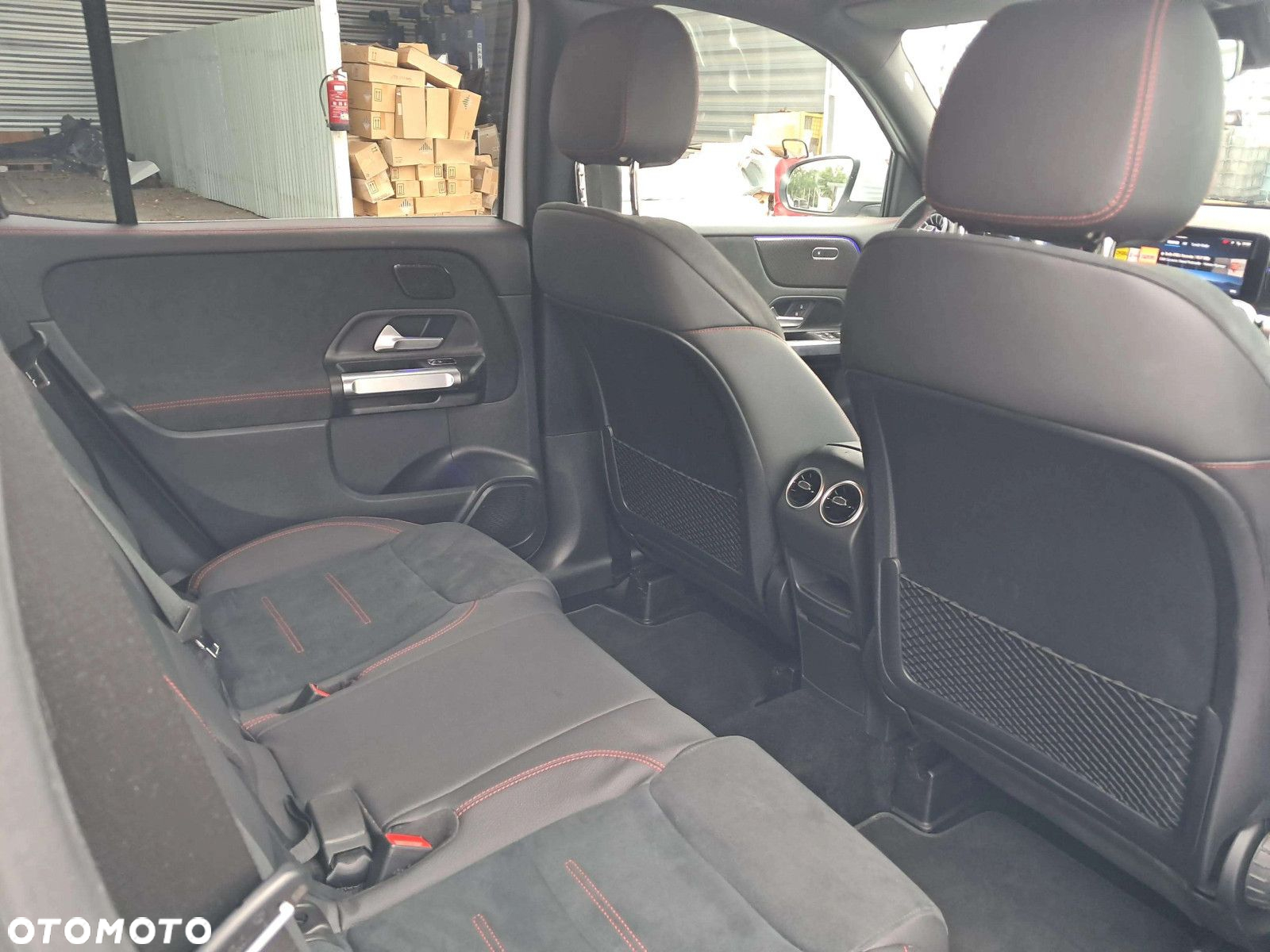 Mercedes-Benz GLB - 12