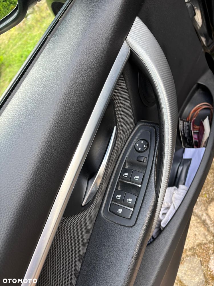 BMW Seria 3 318i Sport Line Shadow - 11