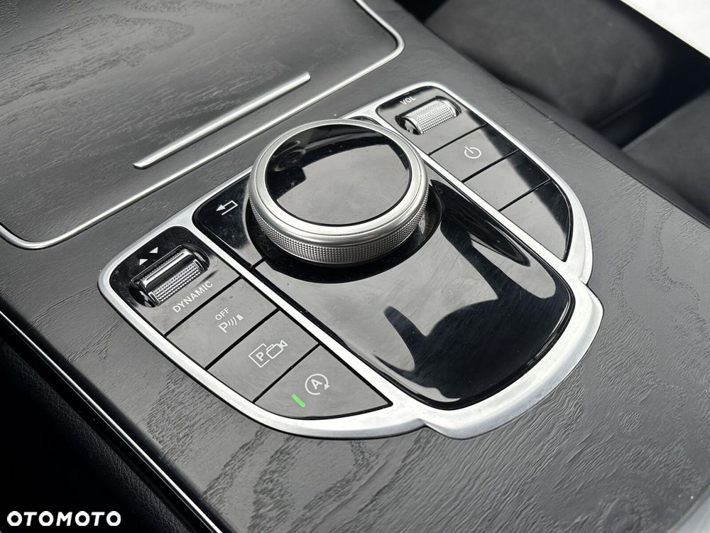 Mercedes-Benz Klasa C 200 4MATIC 9G-TRONIC - 24